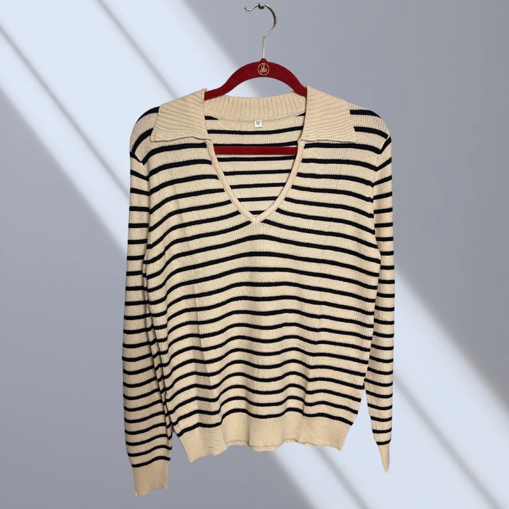 Elegant V-Neck Striped Sweater in Cream and Black New
